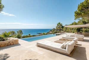 The most luxurious area of Mallorca: discover Son Vida, Puerto de Andratx, and other exclusive spots on the island.