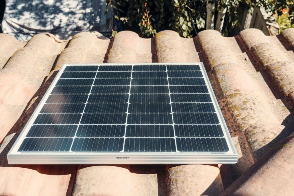 Is it worth installing solar panels at home in Mallorca? We analyze costs, savings, subsidies, and key factors to help you decide.