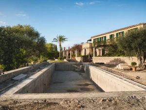 Renovating a concrete swimming pool in Mallorca — Armalutx Construction Guide