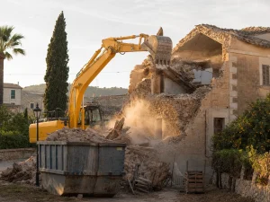 Demolishing a house in Mallorca — a guide by Construcciones Armalutx